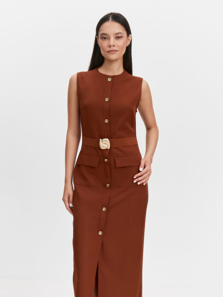 Платье без рукавов с поясом