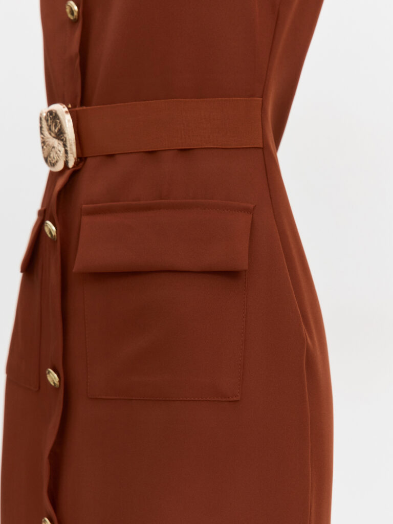 Платье без рукавов с поясом