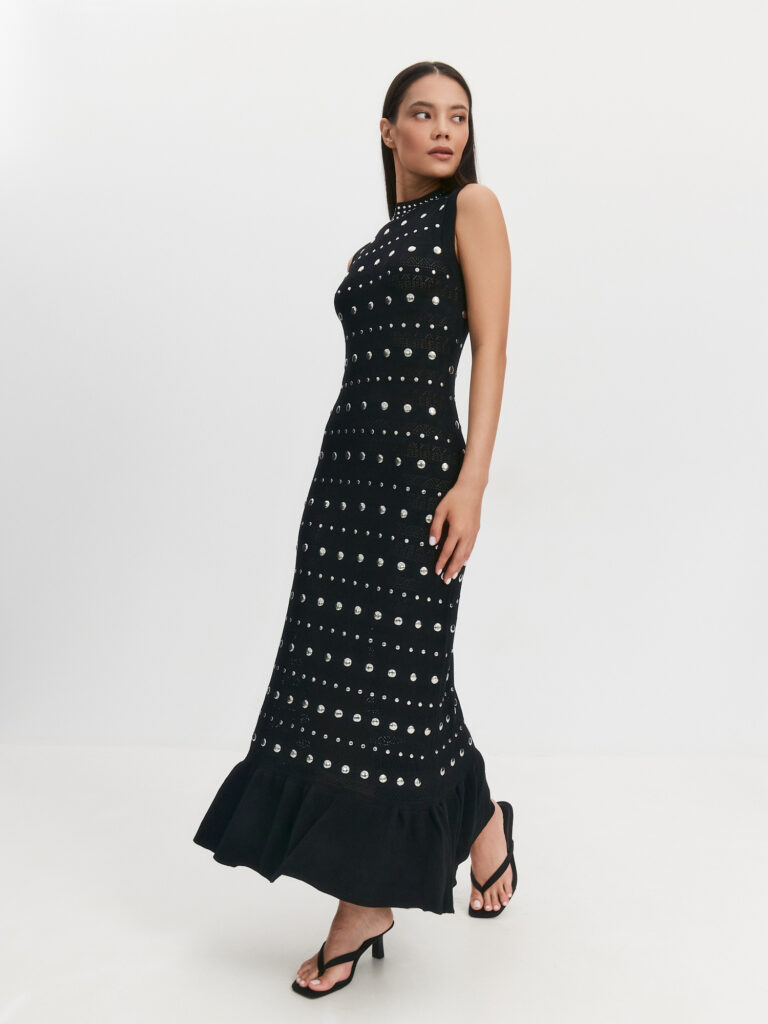 Трикотажное платье с пайетками