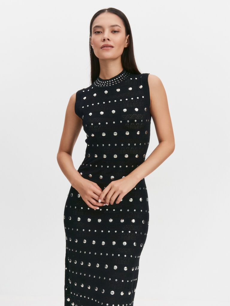 Трикотажное платье с пайетками