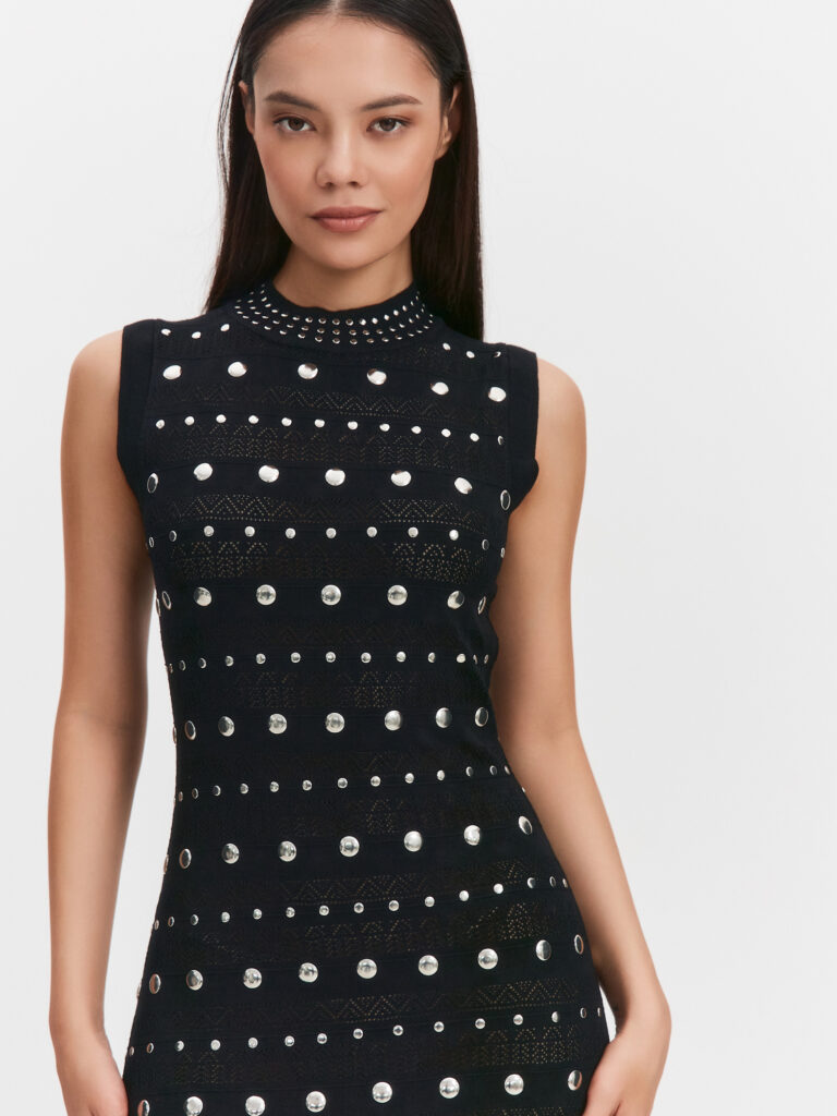 Трикотажное платье с пайетками